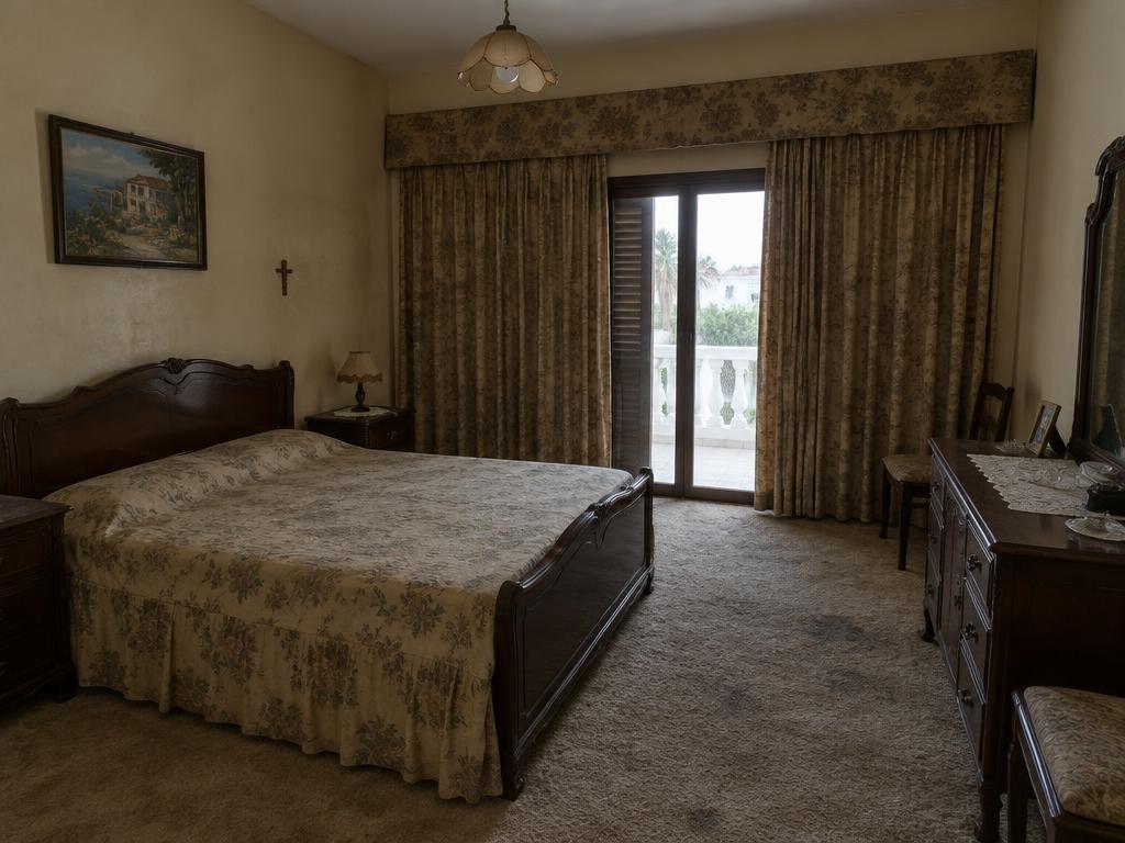 Bedroom before renovation (visual example)